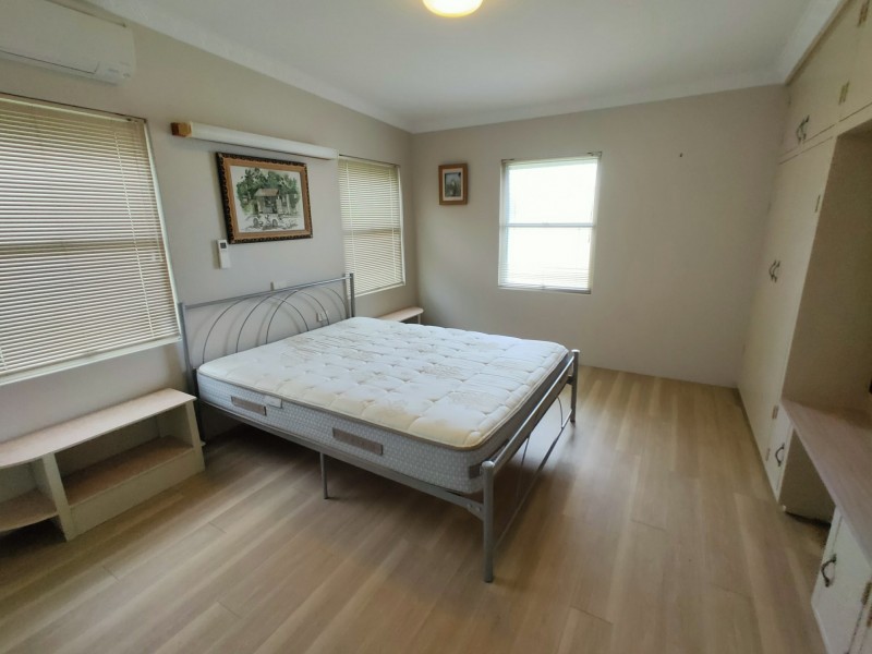 6 Hillview Crescent, Whitfield QLD 4870