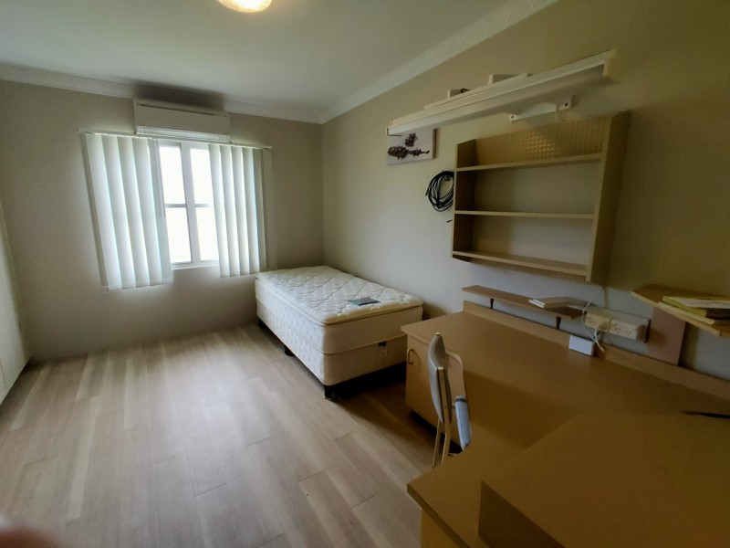 6 Hillview Crescent, Whitfield QLD 4870