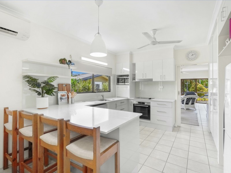 10 Minerva Avenue, Mooroobool QLD 4870