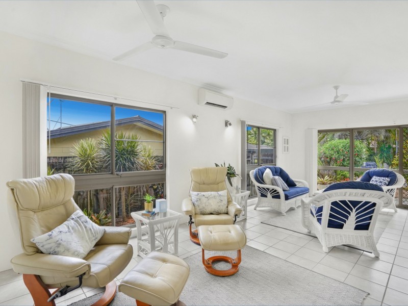 10 Minerva Avenue, Mooroobool QLD 4870