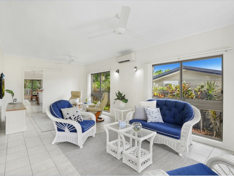 10 Minerva Avenue, Mooroobool QLD 4870