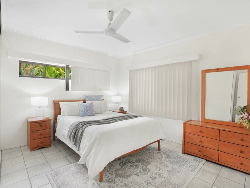 10 Minerva Avenue, Mooroobool QLD 4870