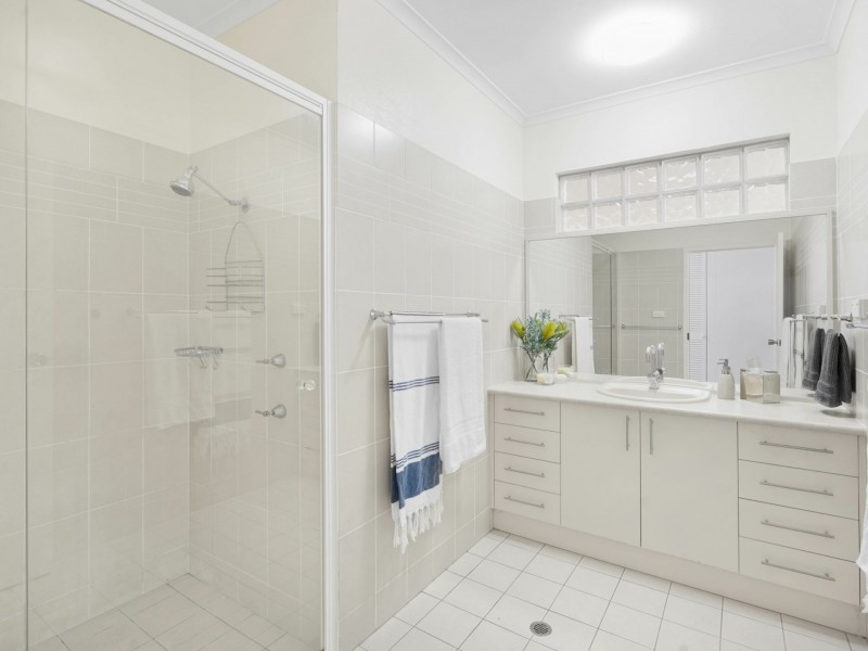 10 Minerva Avenue, Mooroobool QLD 4870