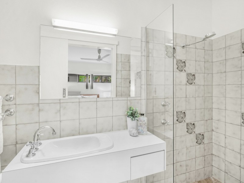 10 Minerva Avenue, Mooroobool QLD 4870