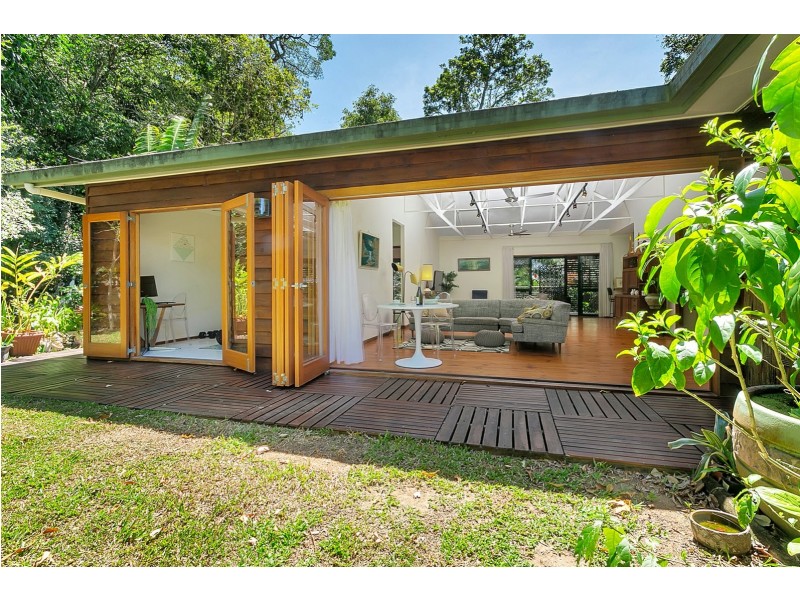 2 Cananga Close, Kamerunga QLD 4870