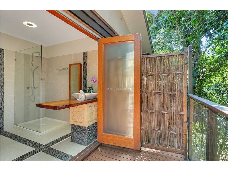 2 Cananga Close, Kamerunga QLD 4870