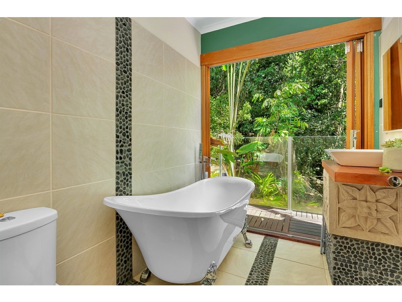 2 Cananga Close, Kamerunga QLD 4870