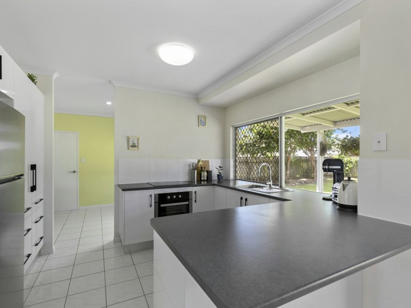 3 Jadana Close, Mooroobool QLD 4870