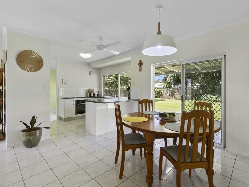3 Jadana Close, Mooroobool QLD 4870