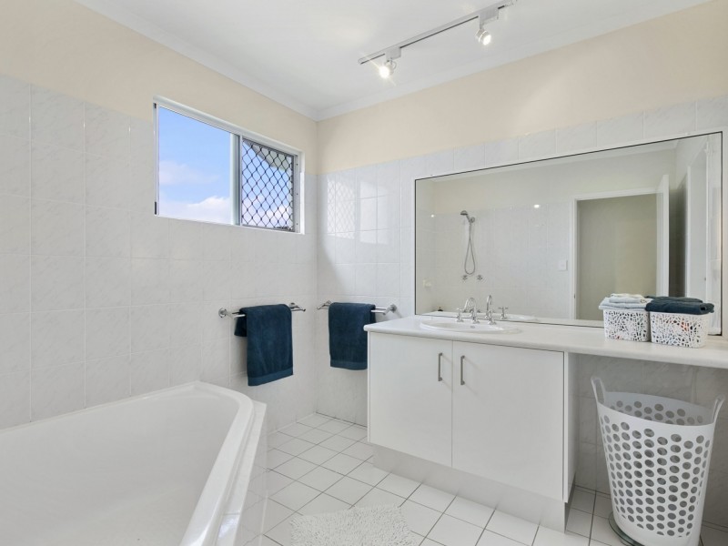 3 Jadana Close, Mooroobool QLD 4870