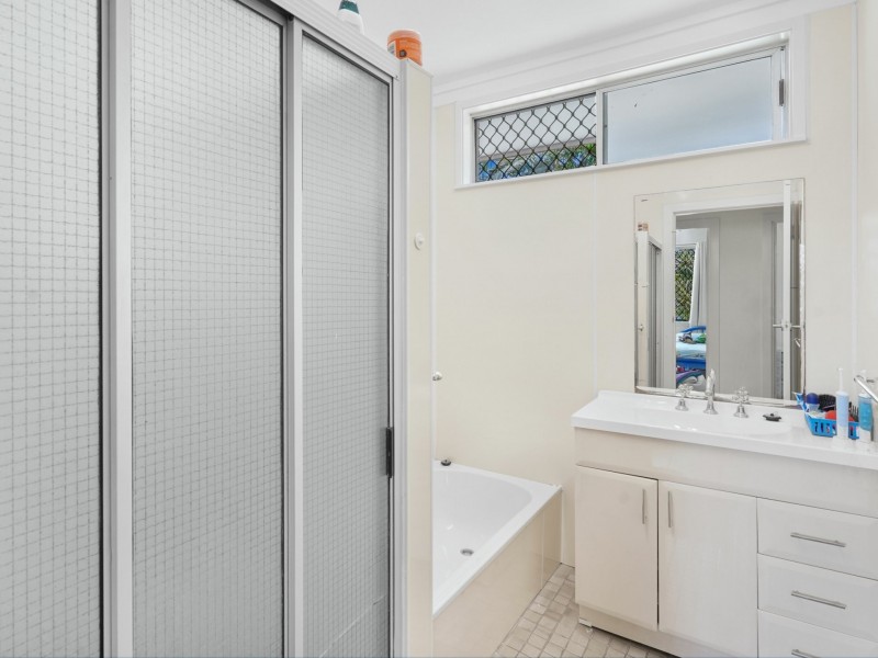 32 Purbeck Place, Edge Hill QLD 4870