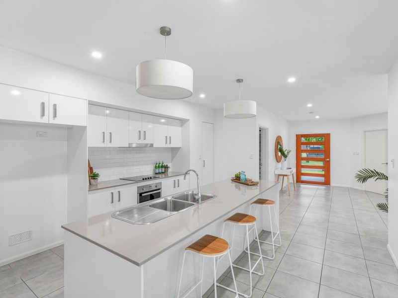 12 Stringer Close, Redlynch QLD 4870