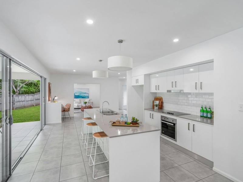 12 Stringer Close, Redlynch QLD 4870