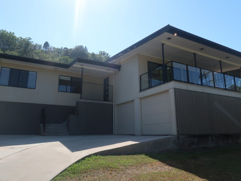 120 Hillview Crescent, Whitfield QLD 4870