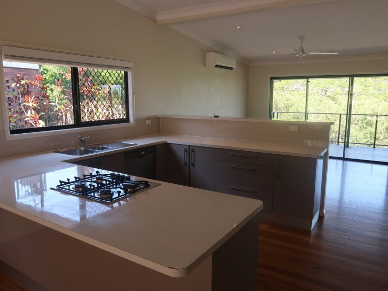120 Hillview Crescent, Whitfield QLD 4870