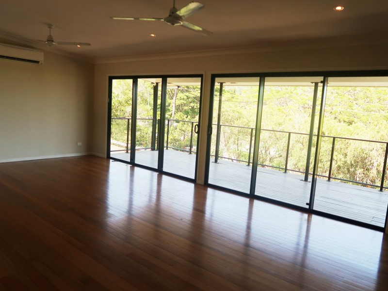 120 Hillview Crescent, Whitfield QLD 4870