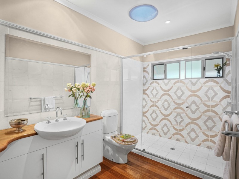 24 Knott Court, Whitfield QLD 4870