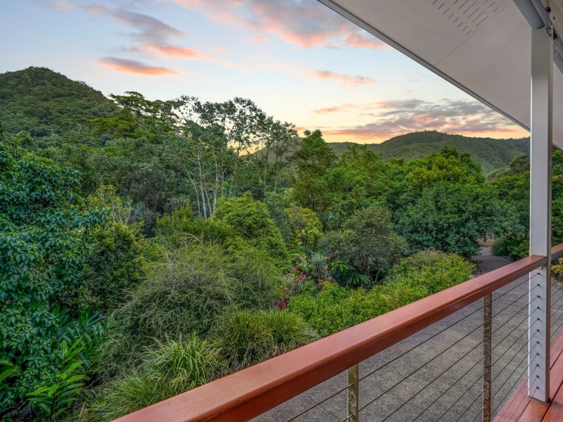 2-4 Leafy Close, Redlynch QLD 4870