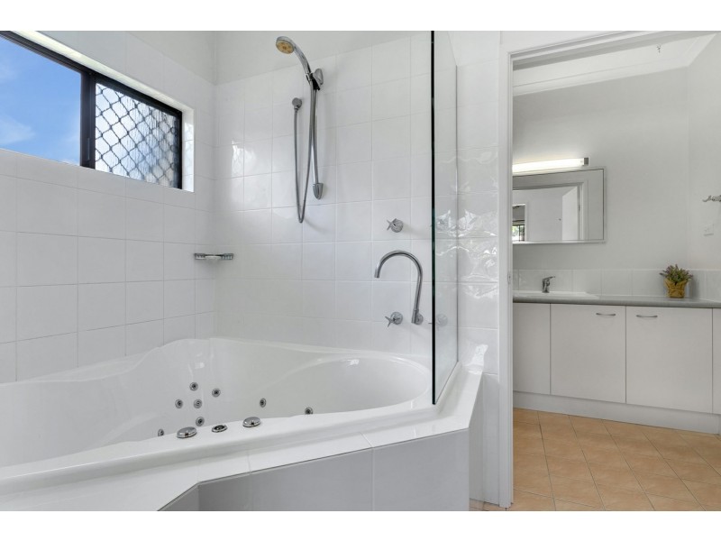 5 Ryan Close, Brinsmead QLD 4870