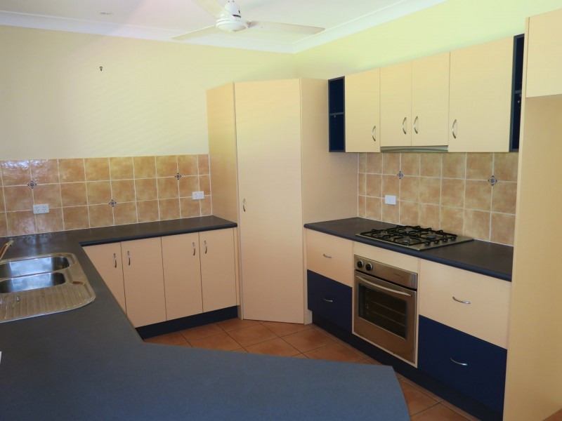 4 Brook Close, Redlynch QLD 4870