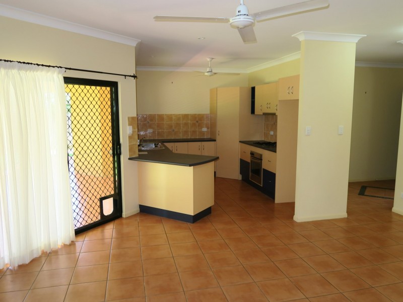 4 Brook Close, Redlynch QLD 4870