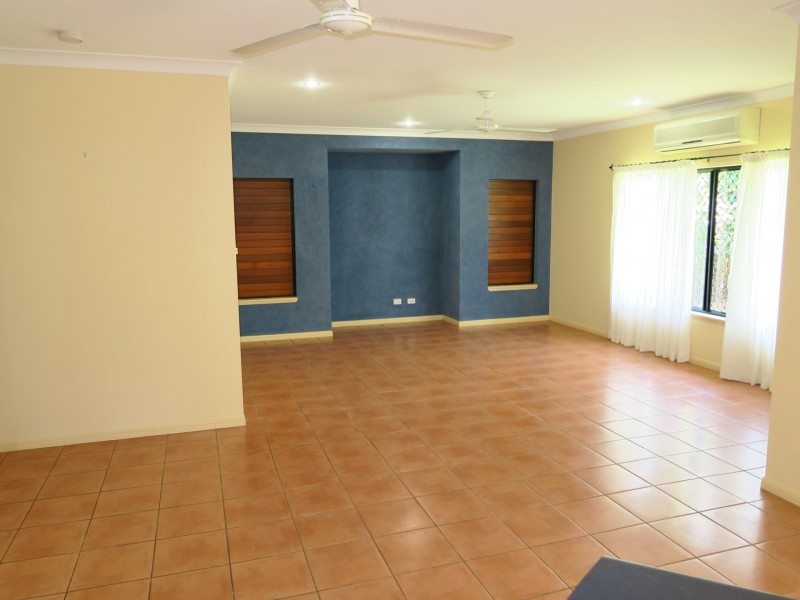 4 Brook Close, Redlynch QLD 4870