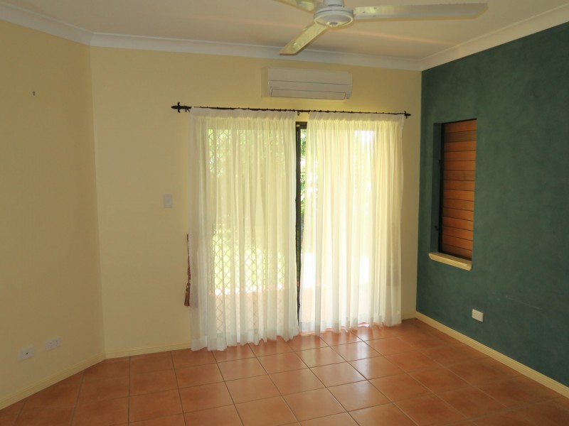 4 Brook Close, Redlynch QLD 4870