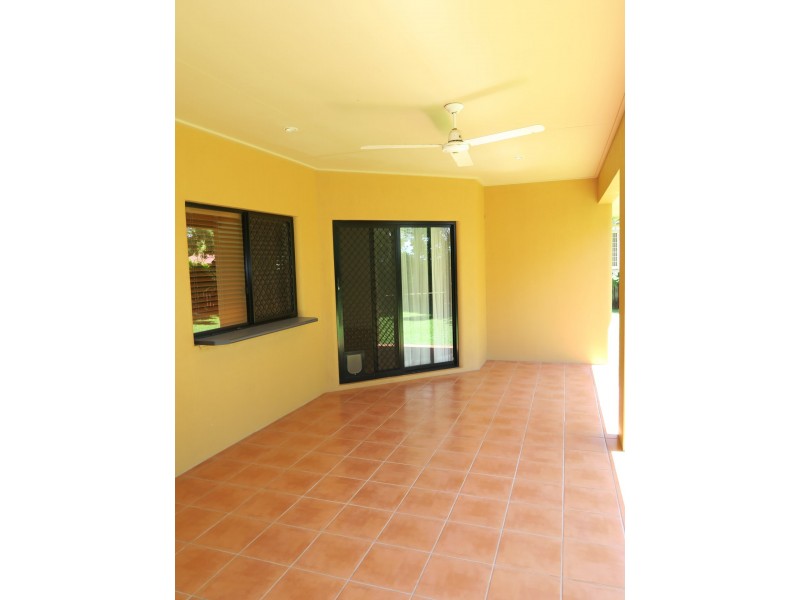 4 Brook Close, Redlynch QLD 4870