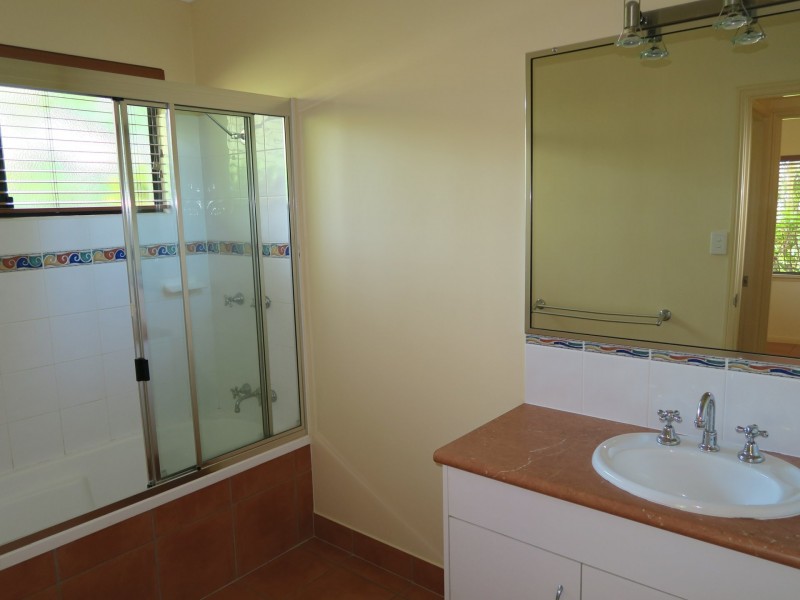 4 Brook Close, Redlynch QLD 4870