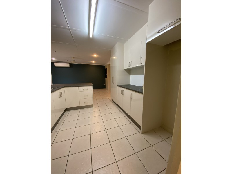 37 Hadrian Drive, Mooroobool QLD 4870