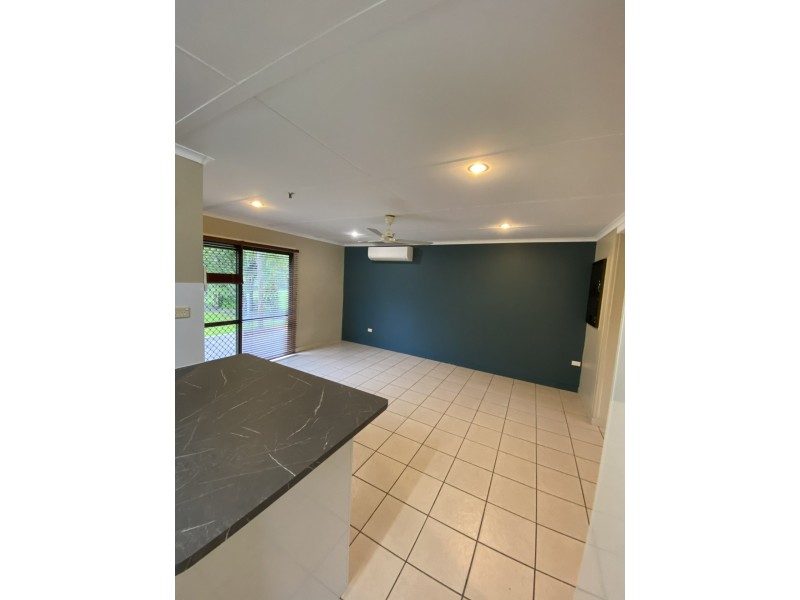37 Hadrian Drive, Mooroobool QLD 4870