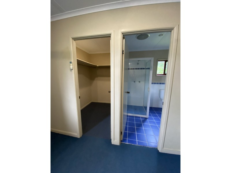 37 Hadrian Drive, Mooroobool QLD 4870