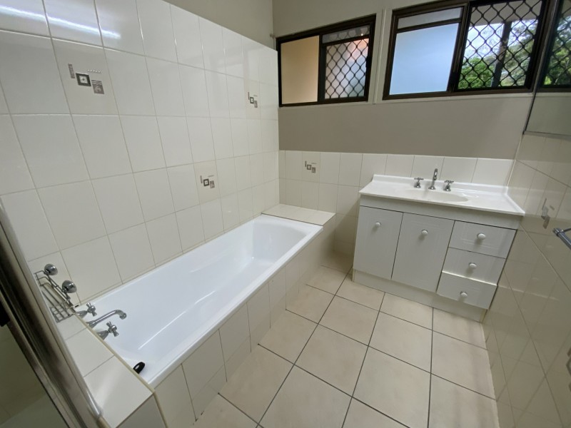 37 Hadrian Drive, Mooroobool QLD 4870