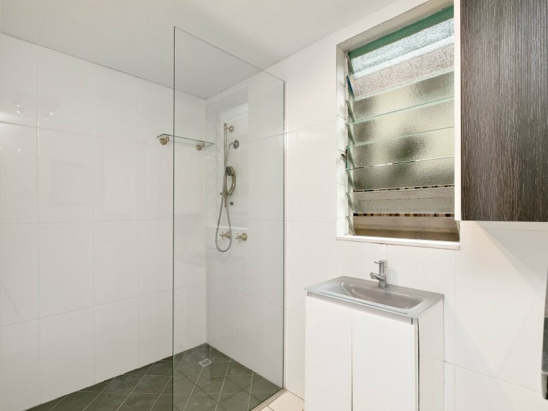 3/237 Lyons Street, Westcourt QLD 4870