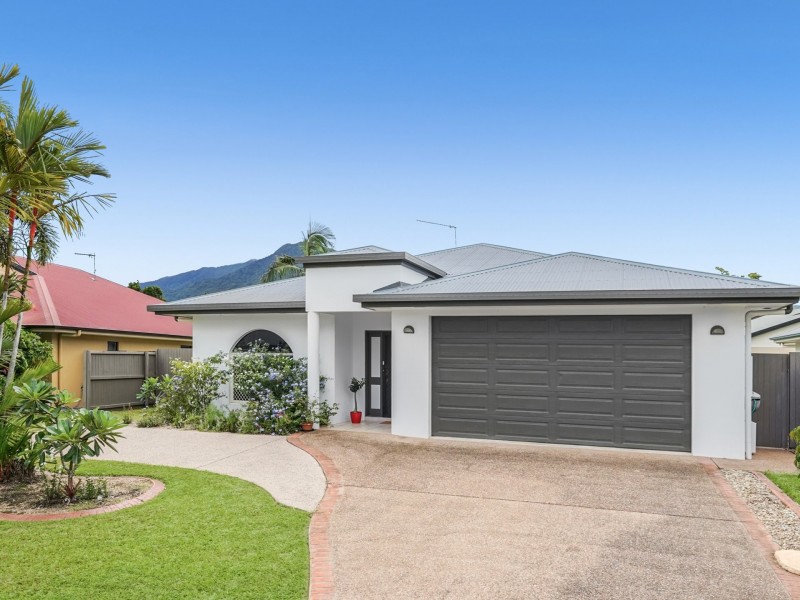 4 Aroona Street, Caravonica QLD 4878