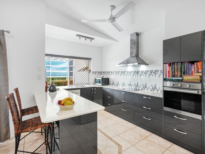 4 Aroona Street, Caravonica QLD 4878