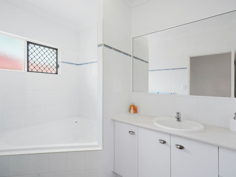 4 Aroona Street, Caravonica QLD 4878