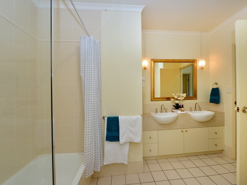 106/2 Greenslopes Street, Cairns North QLD 4870