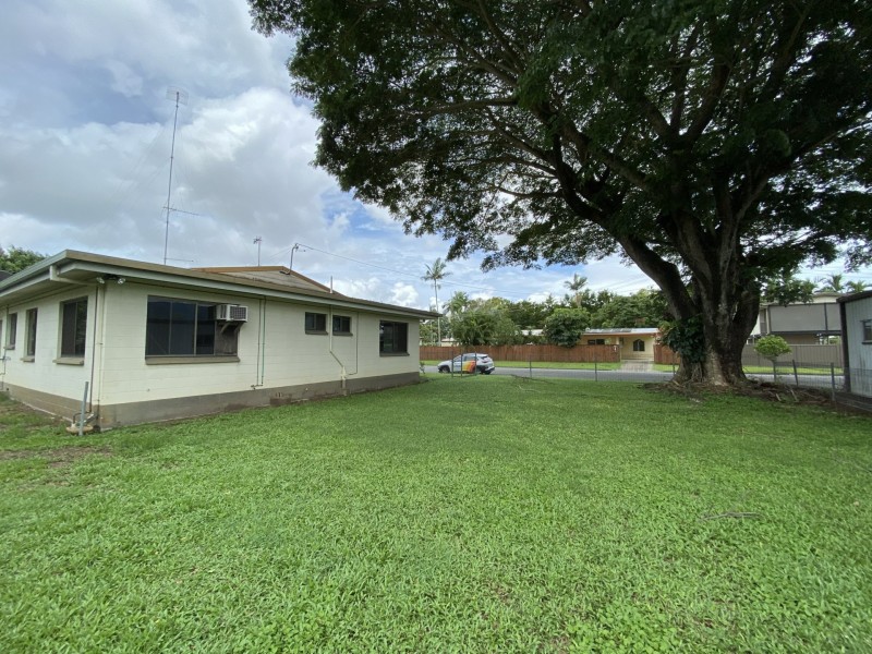 2/53 Hayward Street, Mooroobool QLD 4870
