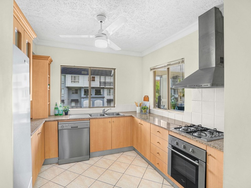 1319/2-10 Greenslopes Street, Cairns North QLD 4870