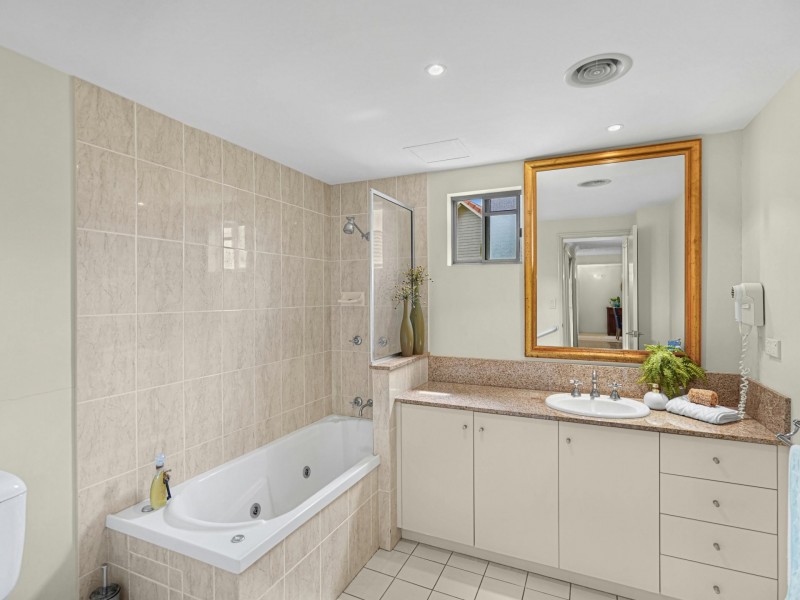 1319/2-10 Greenslopes Street, Cairns North QLD 4870