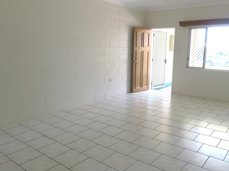 1/5 Angela Street, Woree QLD 4868