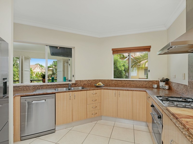 512/2 Greenslopes Street, Cairns North QLD 4870