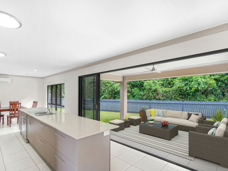 11 Stringer Close, Redlynch QLD 4870