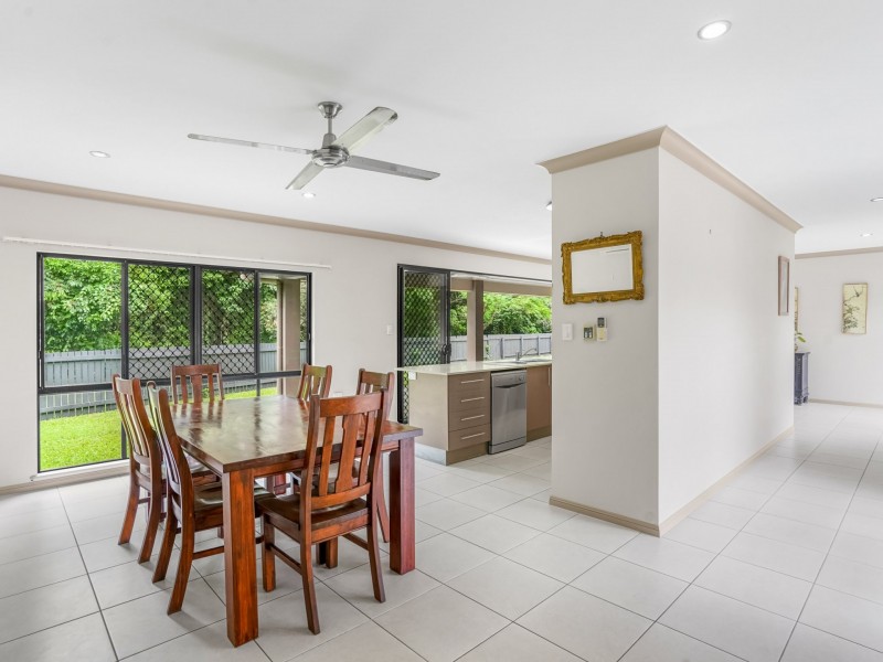 11 Stringer Close, Redlynch QLD 4870