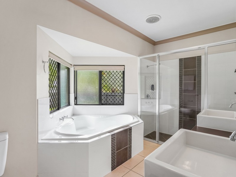 11 Stringer Close, Redlynch QLD 4870