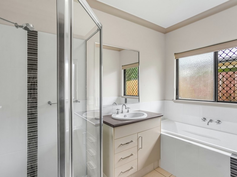 11 Stringer Close, Redlynch QLD 4870