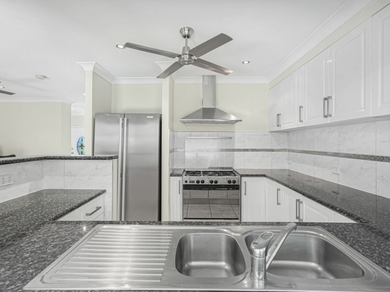 176 Greenslopes Street, Edge Hill QLD 4870