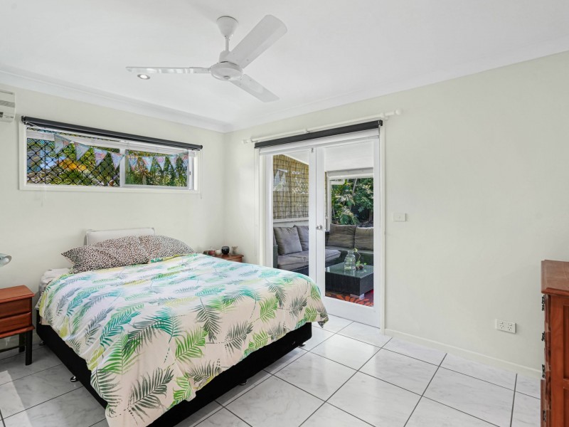 176 Greenslopes Street, Edge Hill QLD 4870