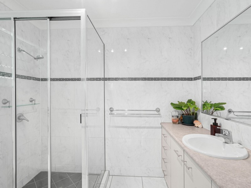 176 Greenslopes Street, Edge Hill QLD 4870